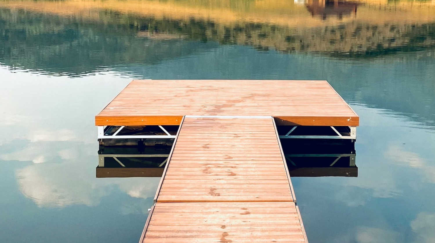 dock-floats-on-small-pond